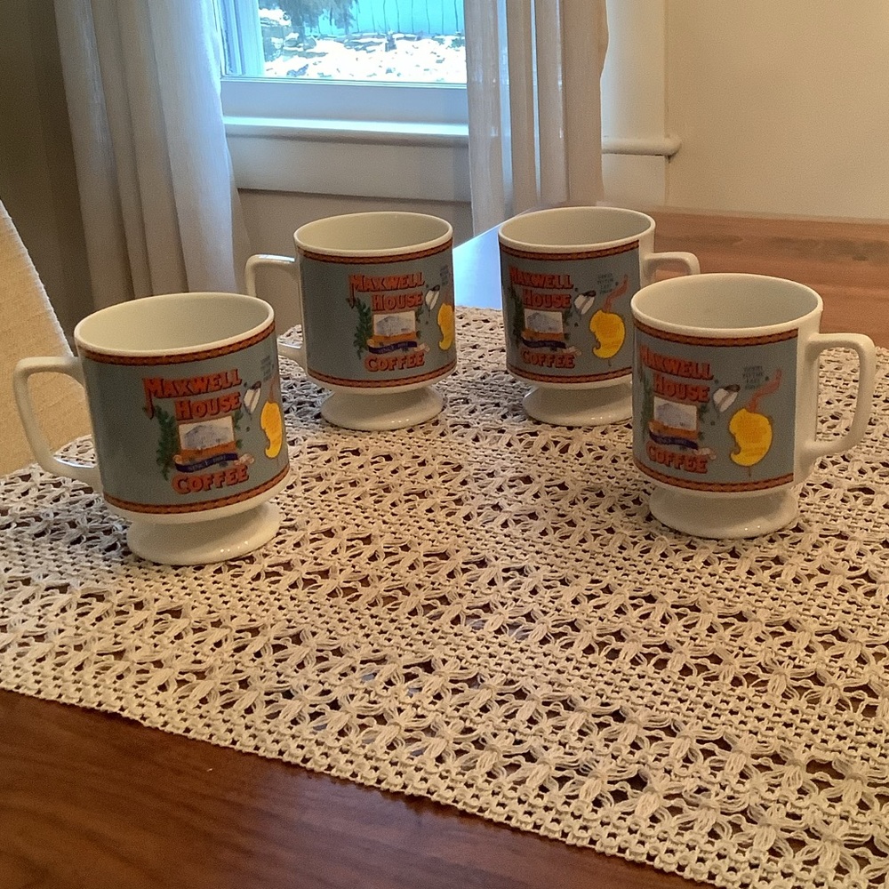 Vintage set of four Maxwell house coffee mugs
